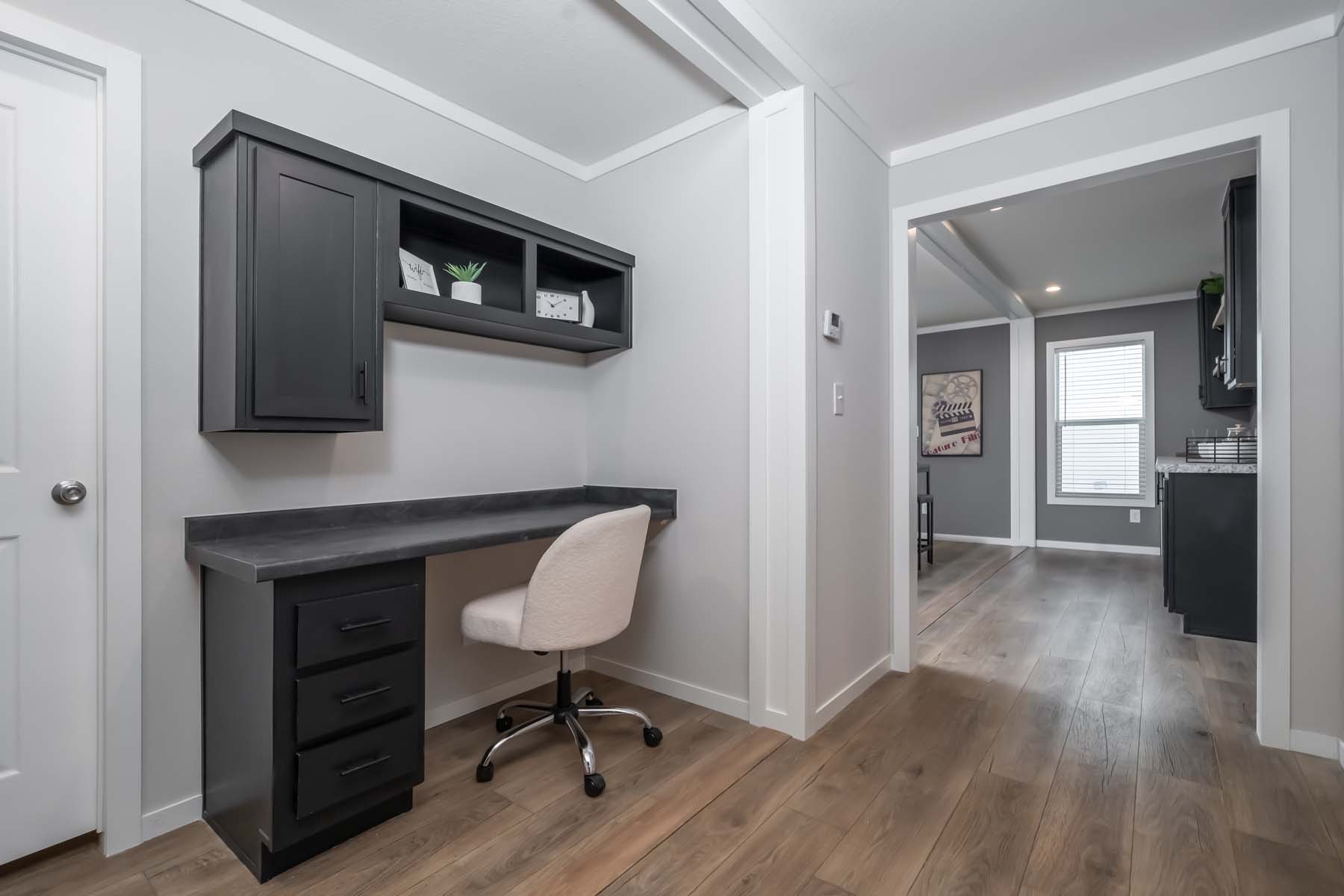 Premier / Bourbon 3276H42398 — manufactured home photo 19 at Texas Home Outlet in Huffman, TX