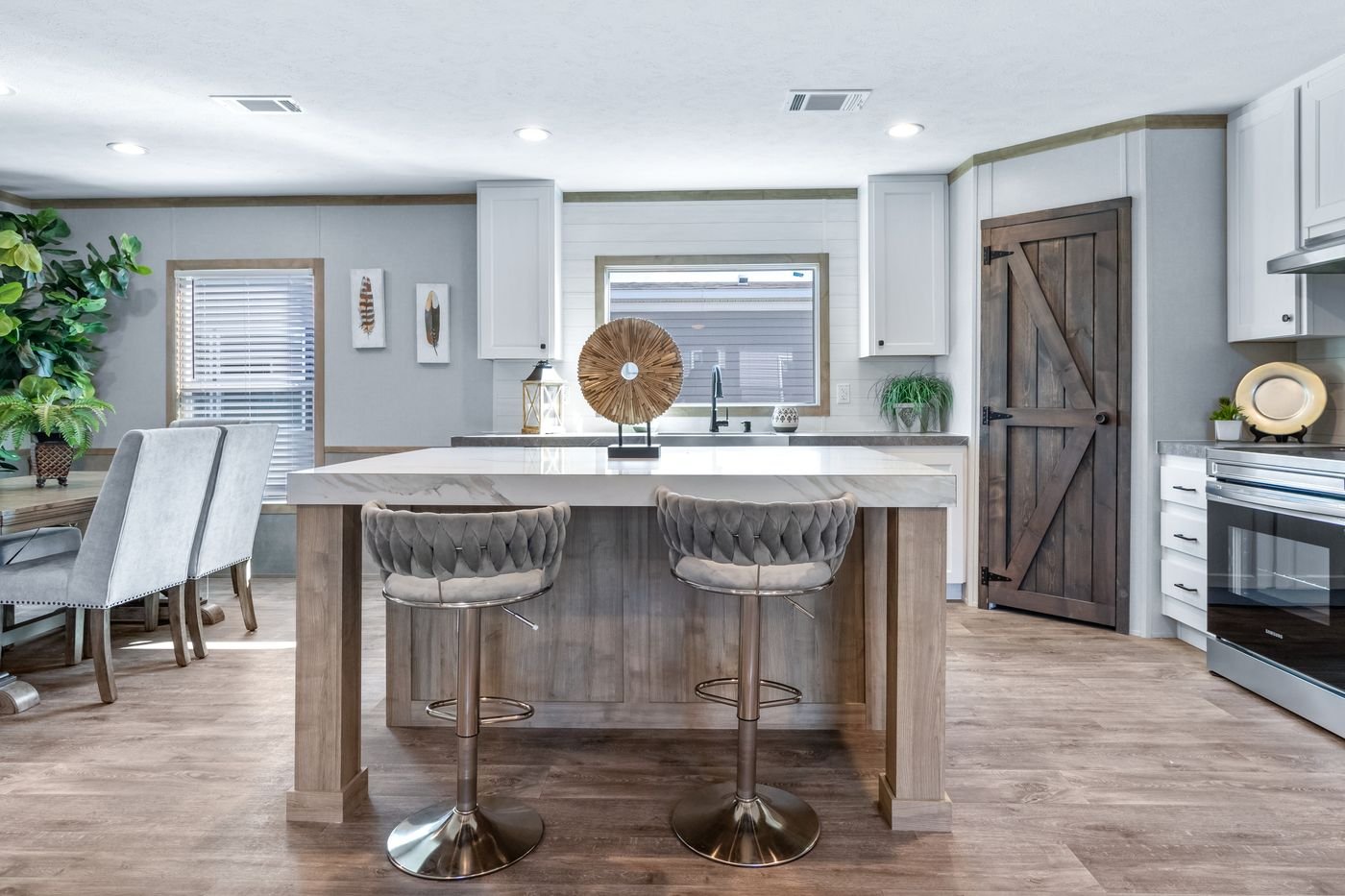 Solution / The Pt 78 SLT28563D — manufactured home photo 6 at Texas Home Outlet in Huffman, TX